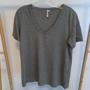 Banana Republic Gray vneck